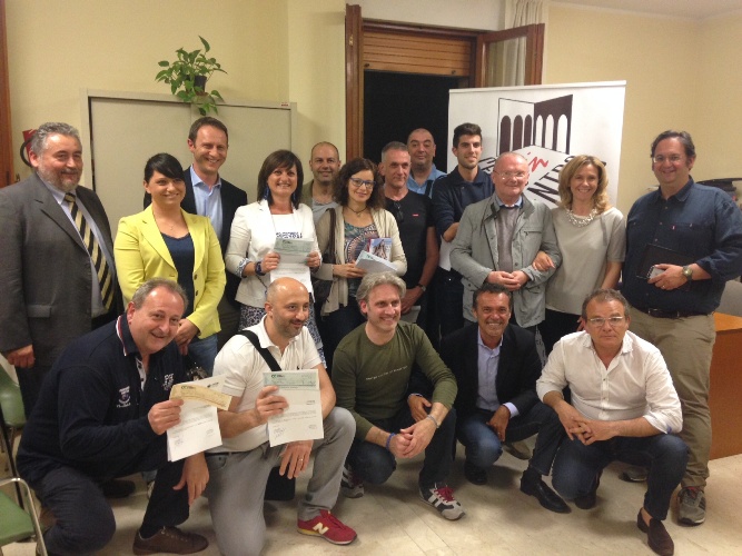 foto consegnacontributi26maggio2014