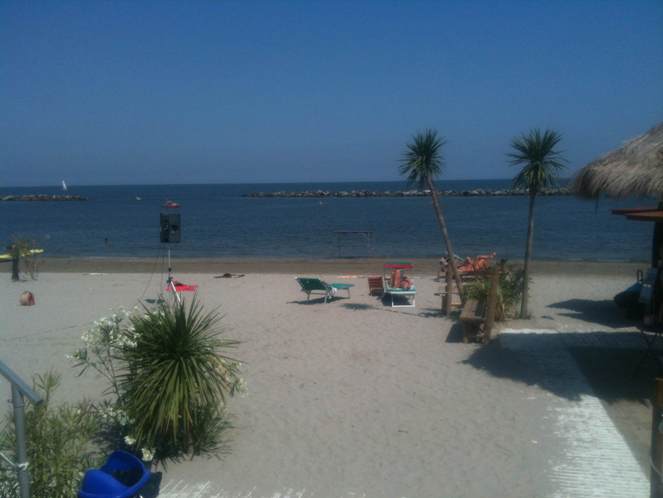 photo1